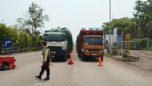 Arus Truk Meningkat Tajam, Contraflow Diberlakukan Menuju Pelabuhan Ciwandan