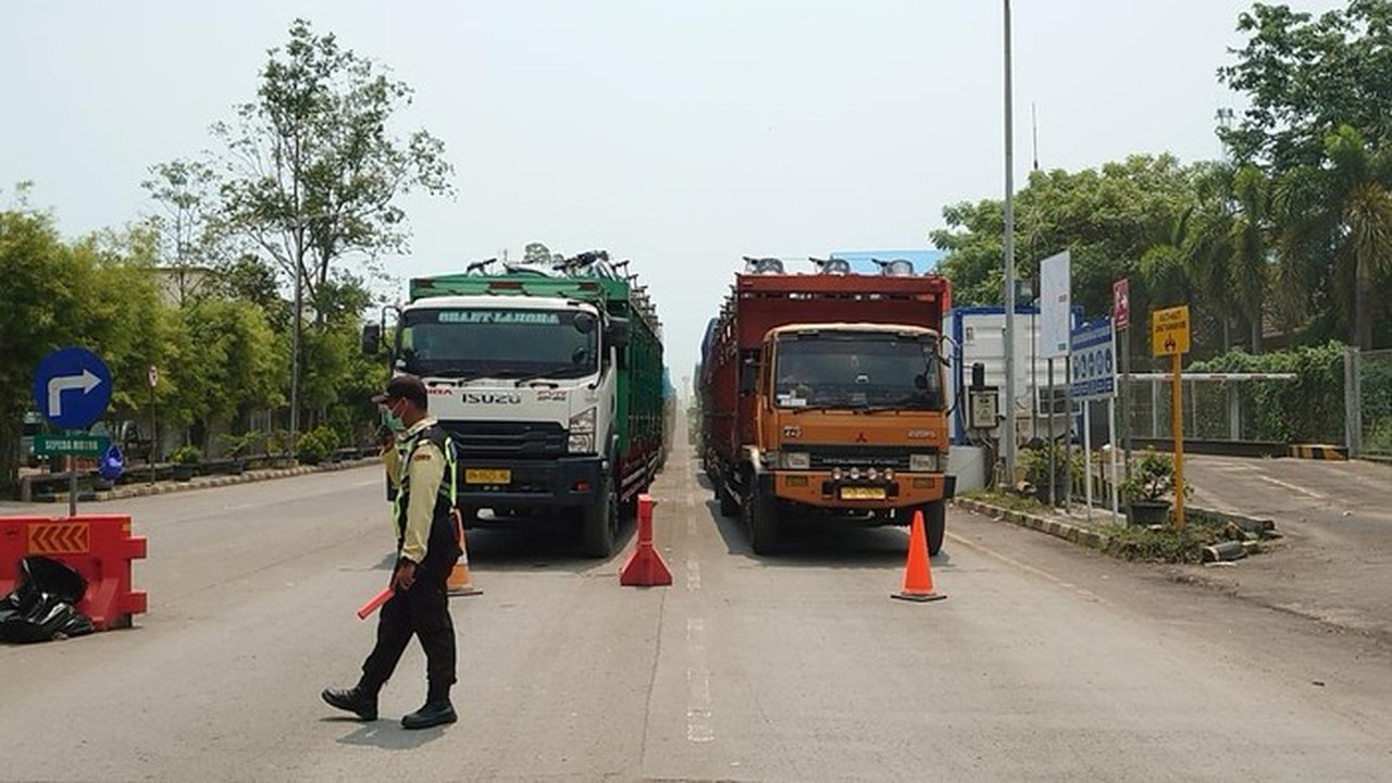 Arus Truk Meningkat Tajam, Contraflow Diberlakukan Menuju Pelabuhan Ciwandan