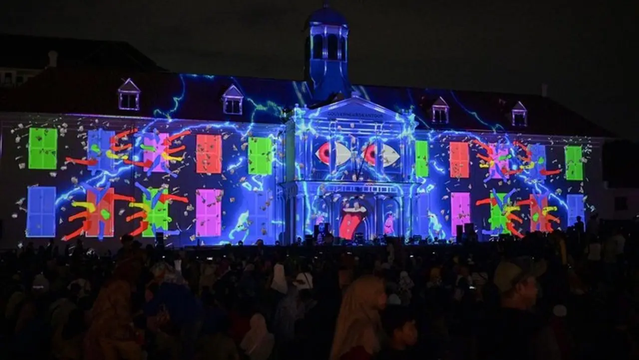 Jakarta Light Festival Di Kawasan Kota Tua, Jakarta (foto: Antara Foto/fauzan)