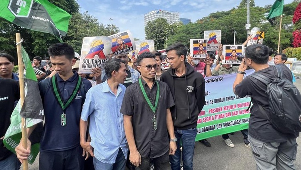 Buruh dan Mahasiswa Demo Kedubes AS, Tuntut Pembebasan Presiden Venezuela Nicolas Maduro Buruh dan Mahasiswa Demo Kedubes AS, Tuntut Pembebasan Presiden Venezuela Nicolas Maduro
