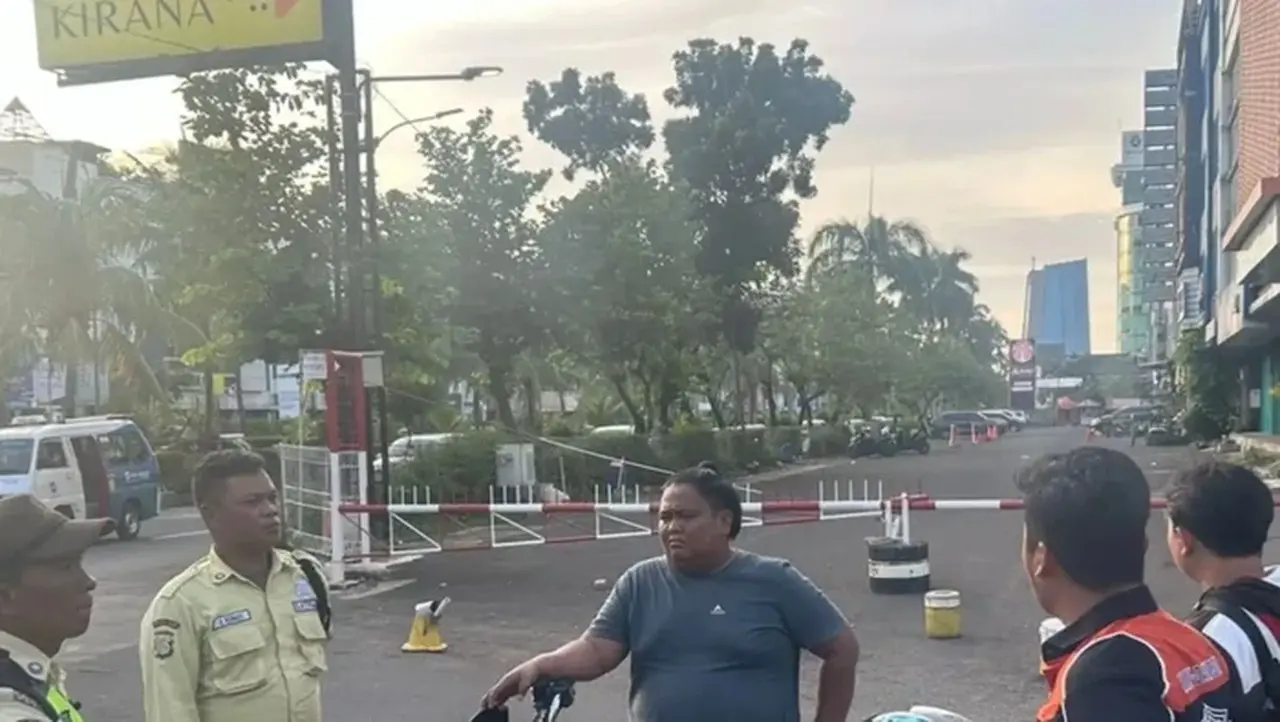 Seorang Wanita Dijambret Tasnya Saat Akan Beribadah Ke Gereja Di Kelapa Gading, Jakut. Polisi Memburu Pelaku. (antara/polsek Kelapa Gading)