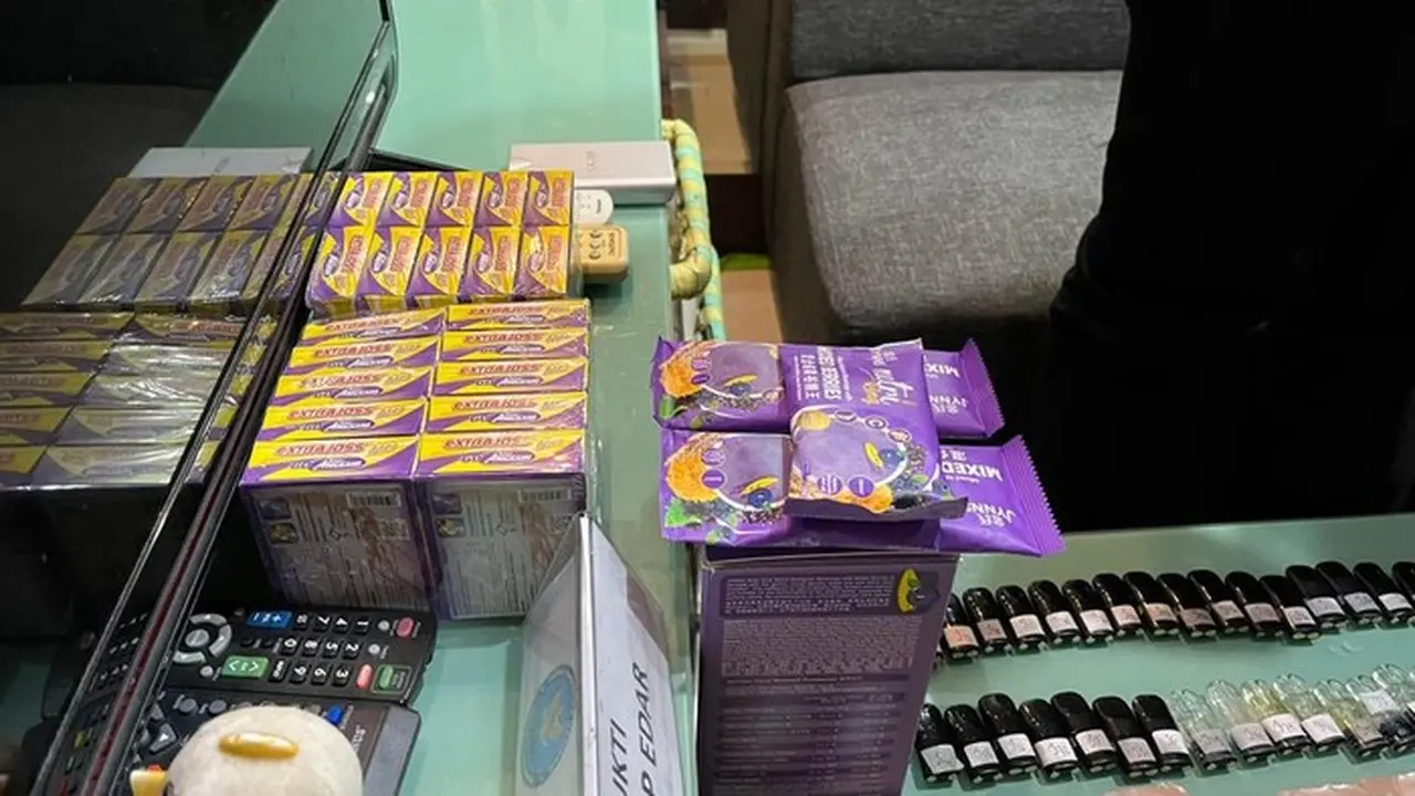 Lab Narkoba Di Apartemen Ancol (rumondang/detikcom)