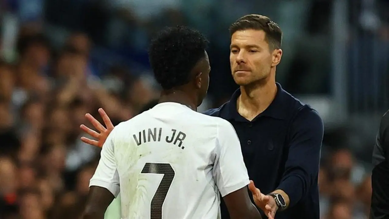 Vinicius Junior Komplain Ke Xabi Alonso Karena Jarang Mendapatkan Bola. (foto: Reuters/albert Gea)