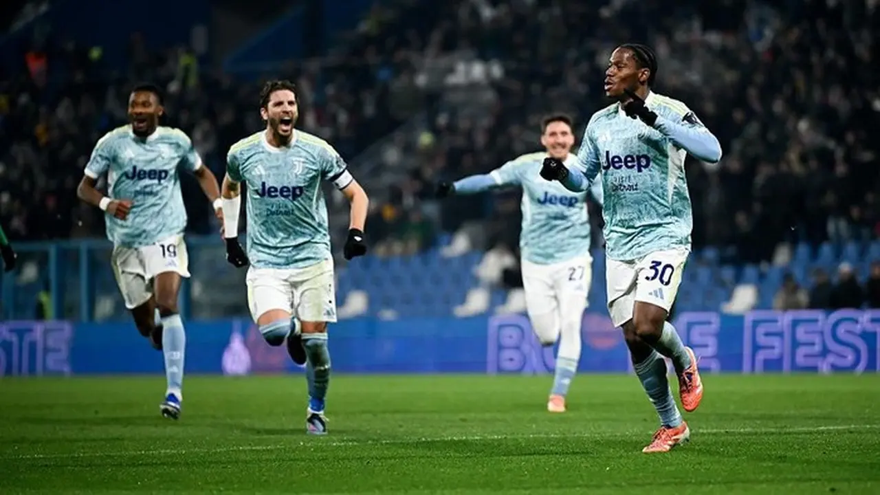 Jonathan David (kanan) Dihampiri Rekan Setimnya Usai Mencetak Gol Ketiga Juventus Ke Gawang Sassuolo. Foto: Juventus Fc Via Getty Images/daniele Badolato Juventus Fc