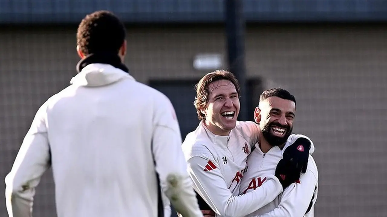 Salah (kanan) Dan Chiesa (tengah) Dalam Sesi Latihan Liverpool Pada September Lalu. Foto: Liverpool Fc Via Getty Images/andrew Powell