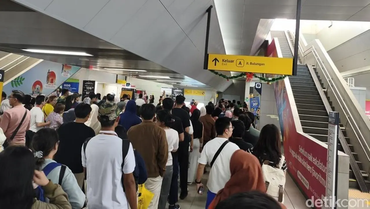 Warga Ramai Ramai Naik Mrt Saat Tarif Rp 1 (foto: Kurniawan Fadilah/detikcom)