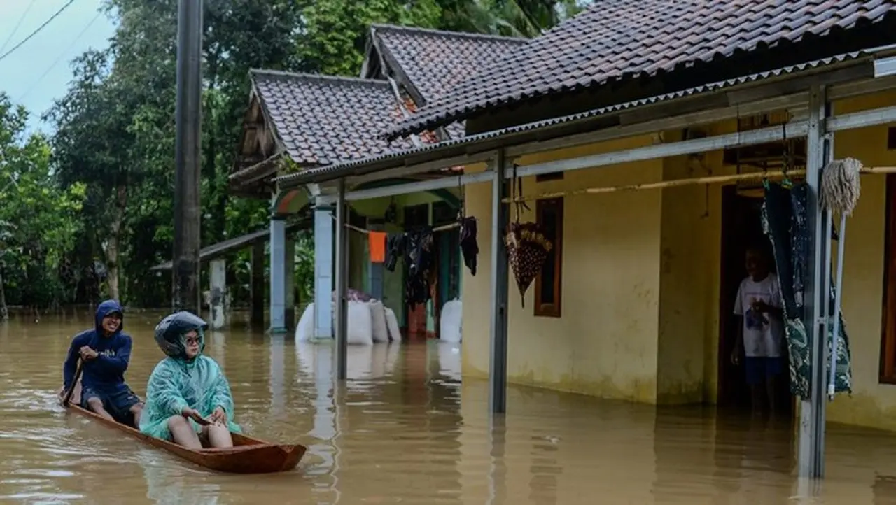 Banjir Di Serang Pada Desember 2025 (foto: Antara Foto/muhammad Bagus Khoirunas)
