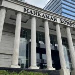 Gugatan ke MK: Pengemudi Merokok Saat Berkendara Diminta Kena Sanksi Kerja Sosial