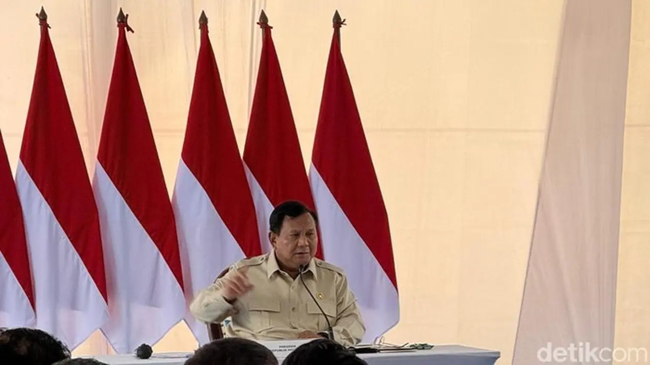 Presiden Prabowo Subianto Memimpin Rapat Penanganan Bencana Di Aceh Tamiang. (eva Safitri/detikcom)