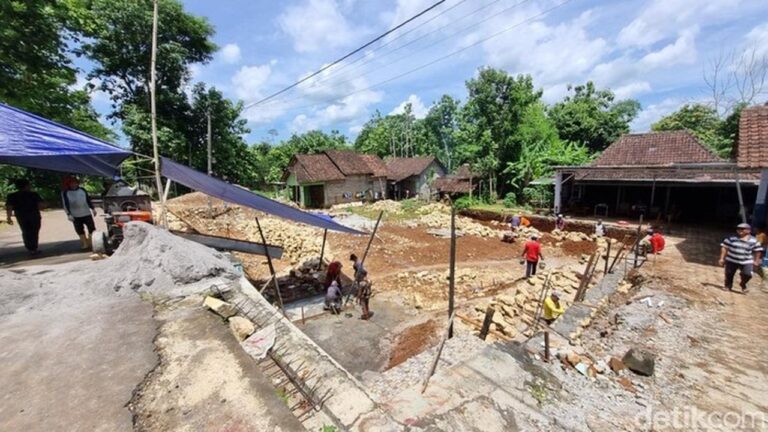 Masjid Al Huda Gunungkidul Dibongkar Akibat Donatur Fiktif, Kini Raih Rp 100 Juta Masjid Al Huda Gunungkidul Dibongkar Akibat Donatur Fiktif, Kini Raih Rp 100 Juta