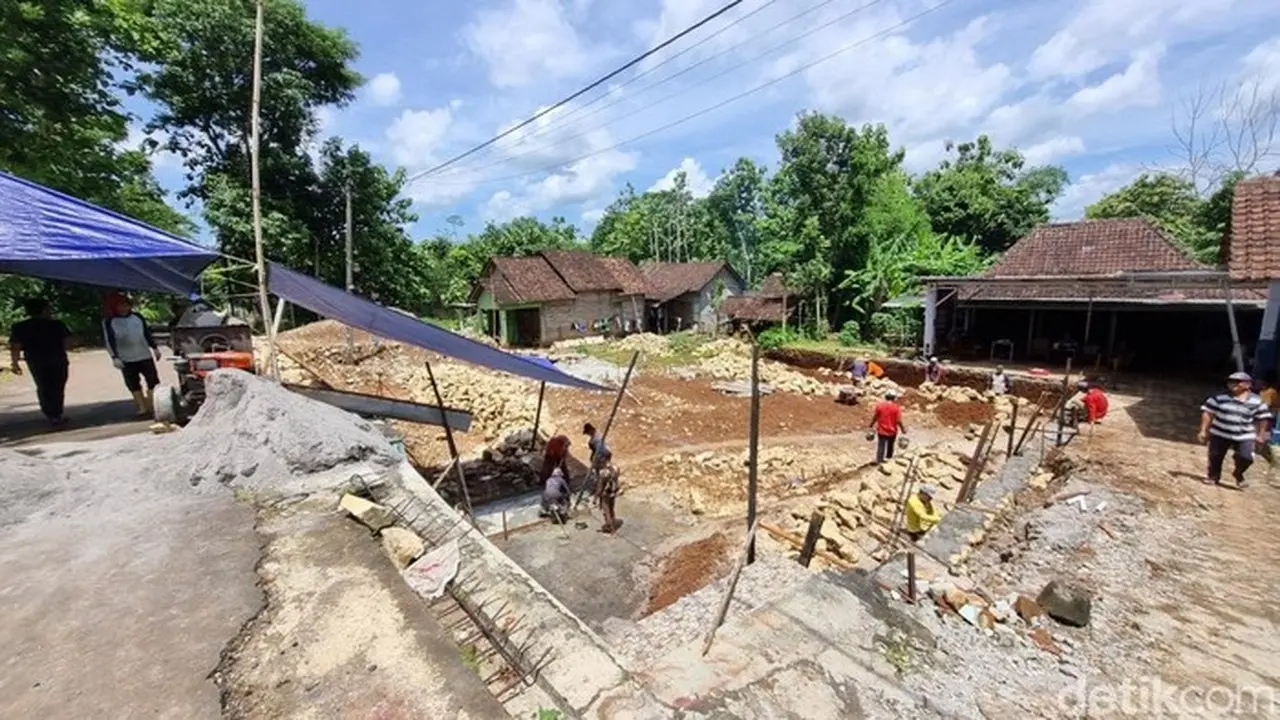 Pembangunan Talut Dan Pondasi Cakar Ayam Masjid Al Huda, Gari, Wonosari, Gunungkidul, Selasa (6/1/2026). (foto: Pradito Rida Pertana/detikjogja)