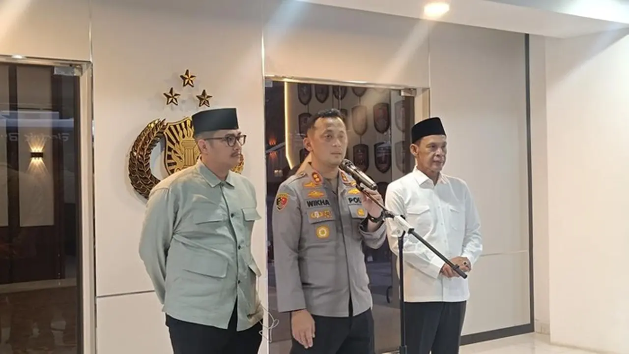 Kapolres Bogor Akbp Wikha (tengah) (rizky/detikcom)