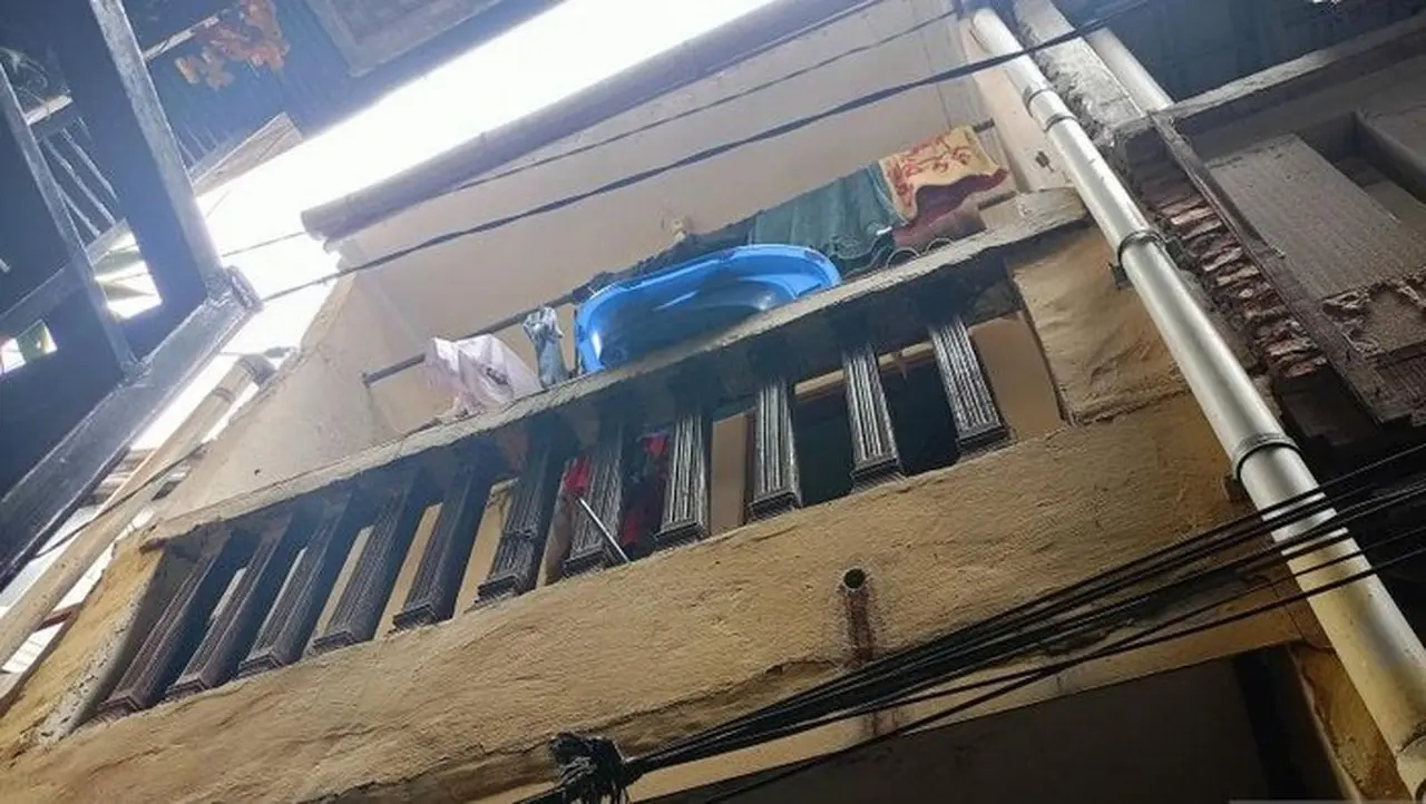 Anak Berusia Tiga Tahun Luka Usai Terjatuh Dari Balkon Lantai Dua Rumah Kontrakan Di Jatinegara, Jaktim. (antara/siti Nurhaliza)