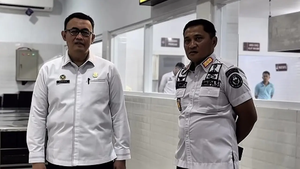 Foto: Kapusdatin Dan Komunikasi Publik Kemenimipas, M. Akbar Hadi Prabowo Mengecek Langsung Dapur Lapas Kelas Iia Bengkulu Sebagai Langkah Memastikan Kualitas Layanan Pemenuhan Hak Dasar Napi Terpenuhi Dengan Layak. (tangkapan Layar Video)