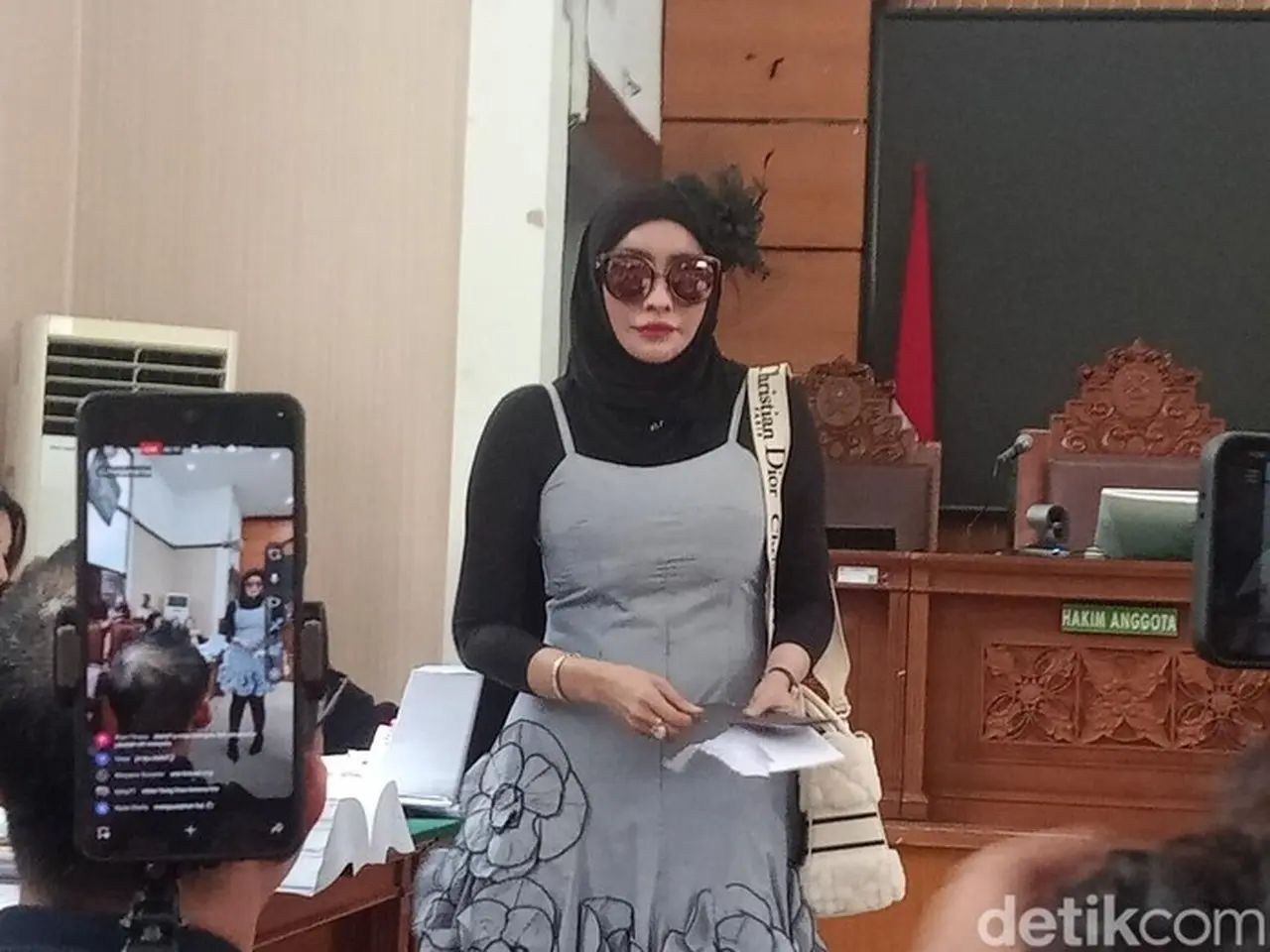 Kasus Doktif Vs Richard Lee Berawal Dari Temuan Ini. (foto: Ahsan/detikhot)
