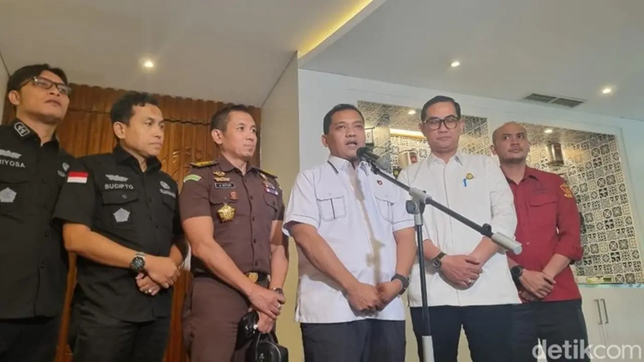 Dirreskrimum Polda Metro Jaya Kombes Iman Imanuddin Kepada Wartawan Seusai Rapat Di Kawasan Sudirman, Jakarta Pusat, Rabu (7/1/2026). (taufiq/detikcom)
