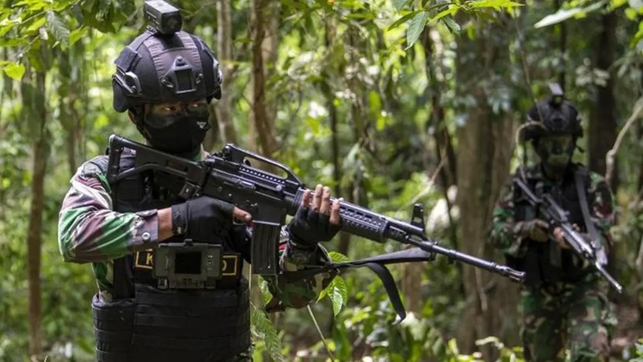 Ilustrasi Anggota Tni Berpatroli (foto: Dok. Penkogabwilhan Iii)