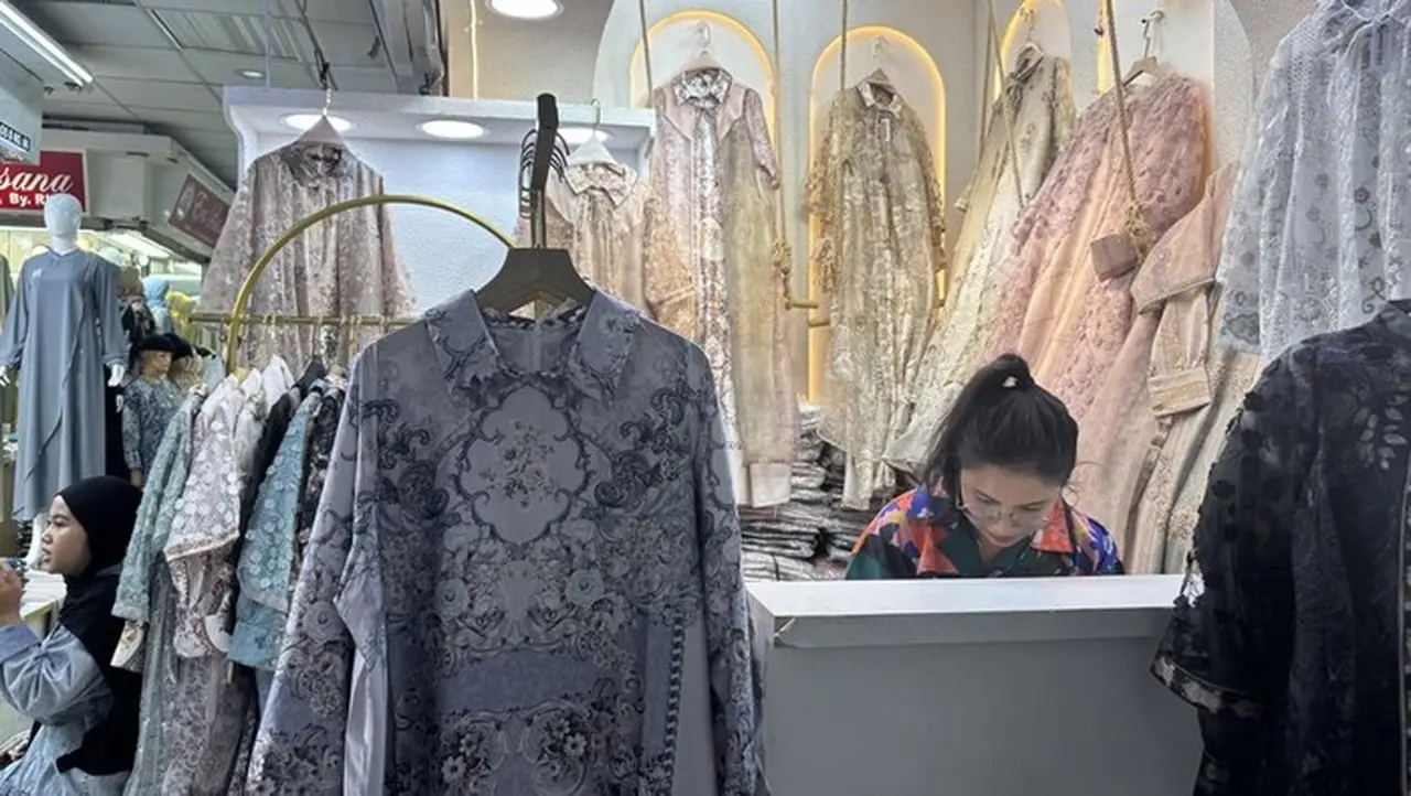 Baju Gamis Rompi Lepas Dijual Pedagang Pasar Tanah Abang. (rachma Indira/detikcom)