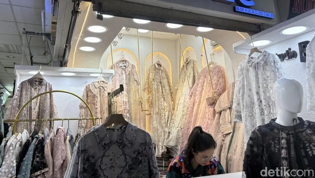 Foto: Toko Bella, 'gamis Rompi Lepas' Sedang Tren Di Toko Ini (rachma Indira/detikcom)