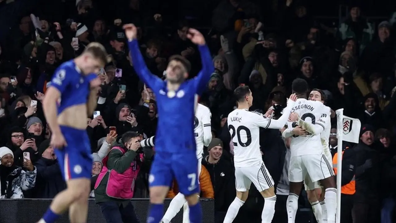 Fulham Kalahkan 10 Pemain Chelsea 2 1. (reuters/david Klein)