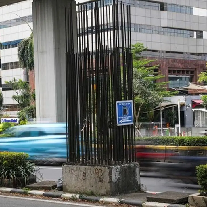 Tiang Monorel di Jl Rasuna Said Dibongkar, Penataan Jalan Ditarget Rampung September 2026