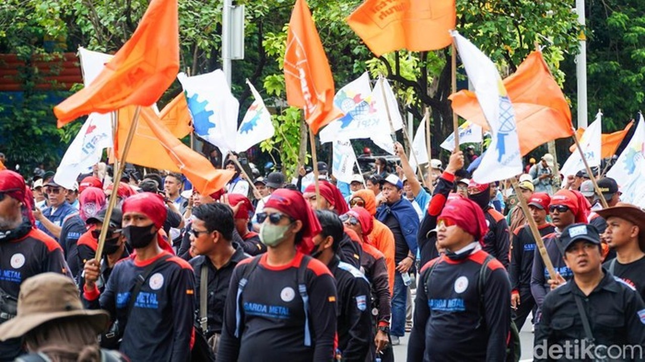 Ribuan Buruh Demo di Depan Istana, 1.659 Personel Gabungan Disiagakan Ribuan Buruh Demo di Depan Istana, 1.659 Personel Gabungan Disiagakan