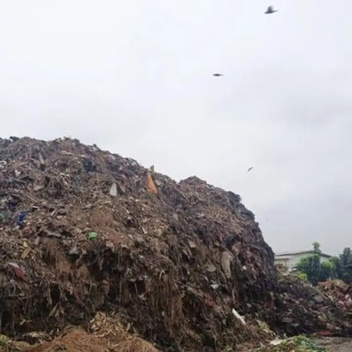 Gunungan Sampah di Pasar Induk Kramat Jati Ganggu Warga, Bau Busuk Tercium Ratusan Meter