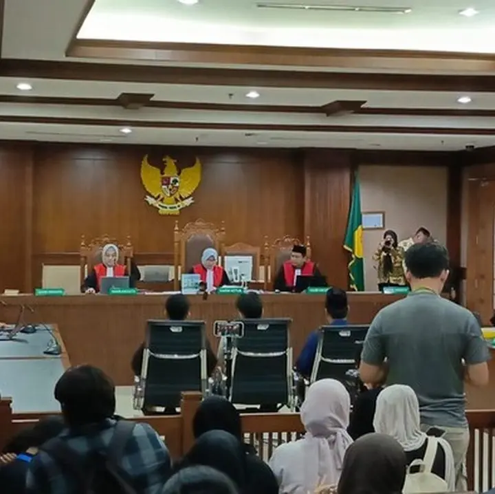 Hakim Tolak Eksepsi Terdakwa Kasus Hasutan Kericuhan Agustus 2025, Sidang Lanjut