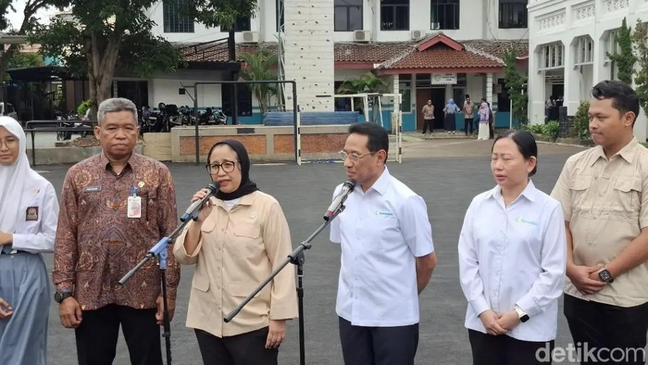Wakil Kepala Bgn Bidang Investigasi Dan Komunikasi Publik Nanik Sudaryati Deyang (tengah) (foto: Brigitta Belia Permata Sari/detikcom)