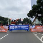 Buruh Geruduk Istana Negara, Tuntut Revisi UMP DKI Jakarta 2026 Jadi Rp 5,88 Juta