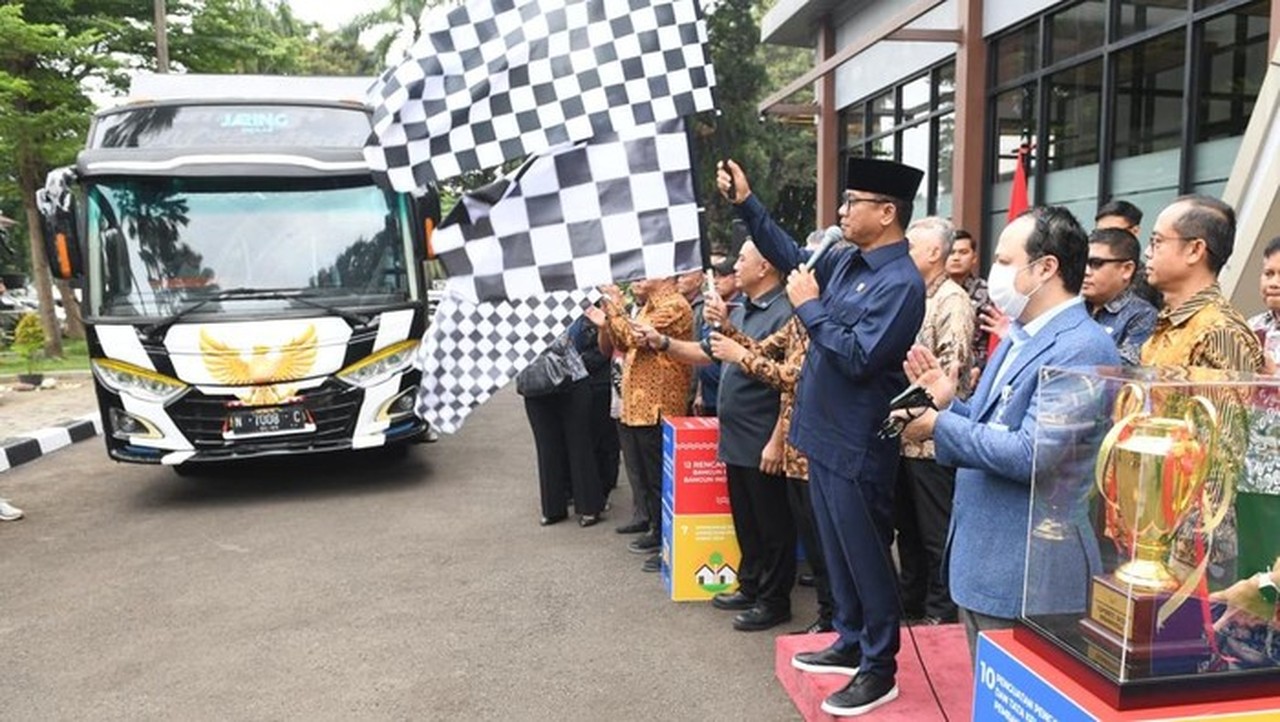 Mendes Yandri Luncurkan Bus Esports Desa untuk Bangkitkan Kreativitas dan Peluang Cuan Gamer Lokal Mendes Yandri Luncurkan Bus Esports Desa untuk Bangkitkan Kreativitas dan Peluang Cuan Gamer Lokal