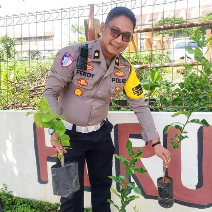Kapolda Jateng Wajibkan Anggota yang Naik Pangkat Tanam 13.576 Pohon untuk Lestarikan Lingkungan