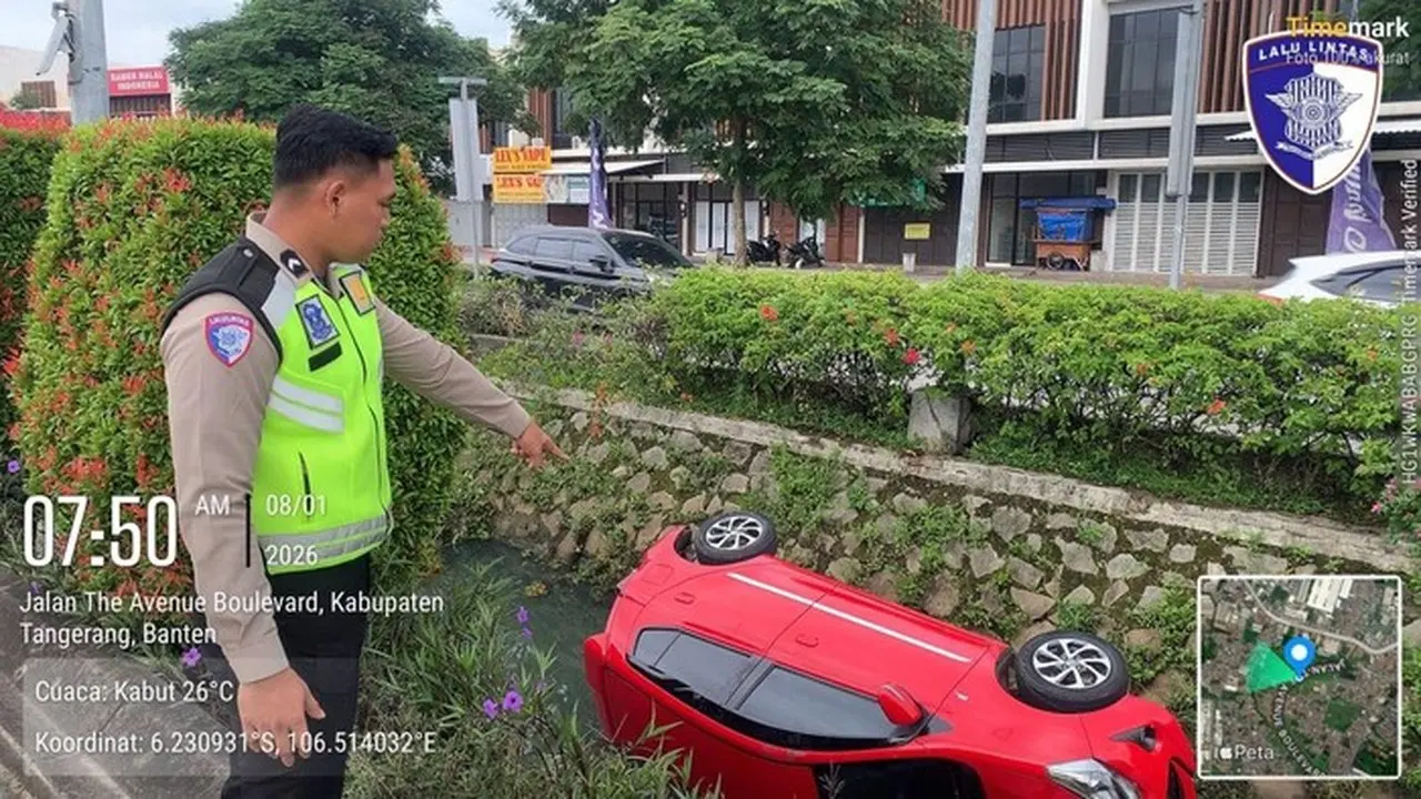 Mobil Nyemplung Ke Kali Di Cikupa Tangerang. (dok. Ist)