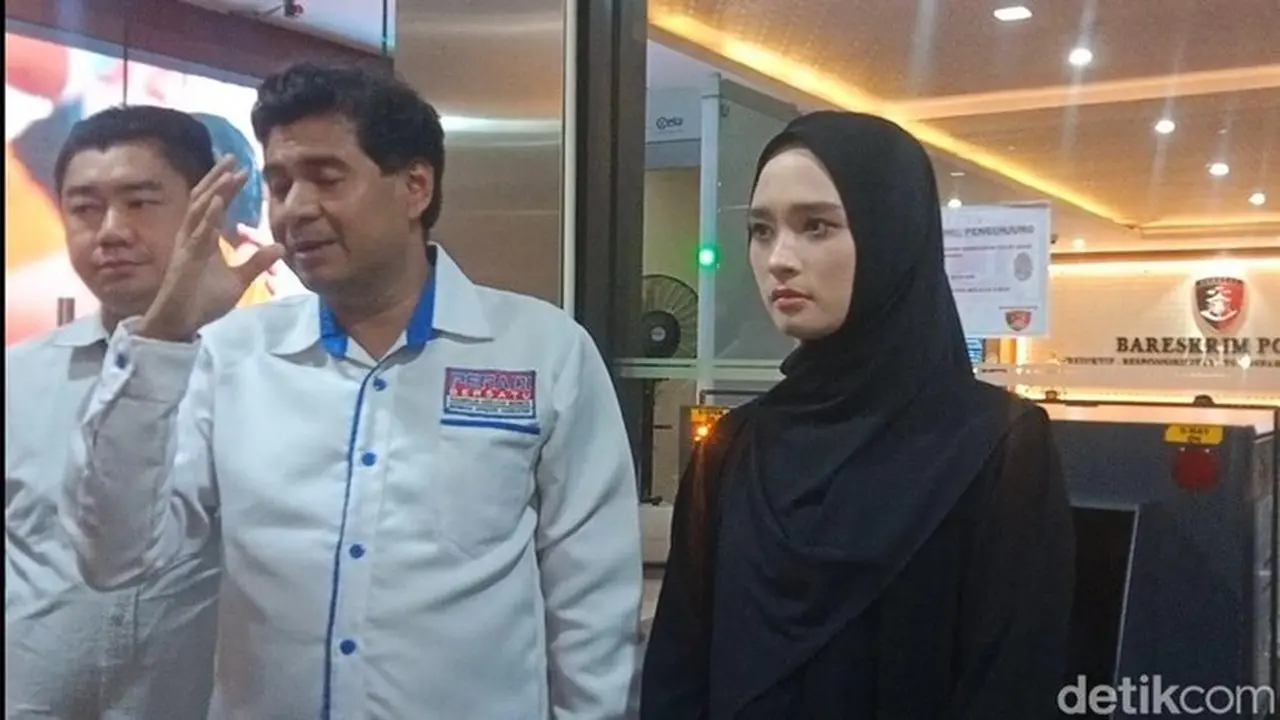 Inara Rusli Di Bareskrim Polri Menjalani Bap, Kamis (8/1/2026). Foto: Muhammad Ahsan Nurrijal/detikcom