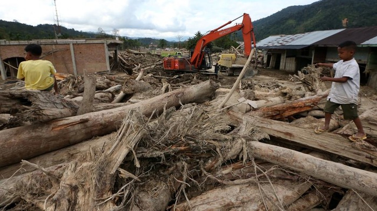 Mendagri Ungkap Usulan Kepala Daerah: Korban Bencana Sumatera Masuk PKH Sementara