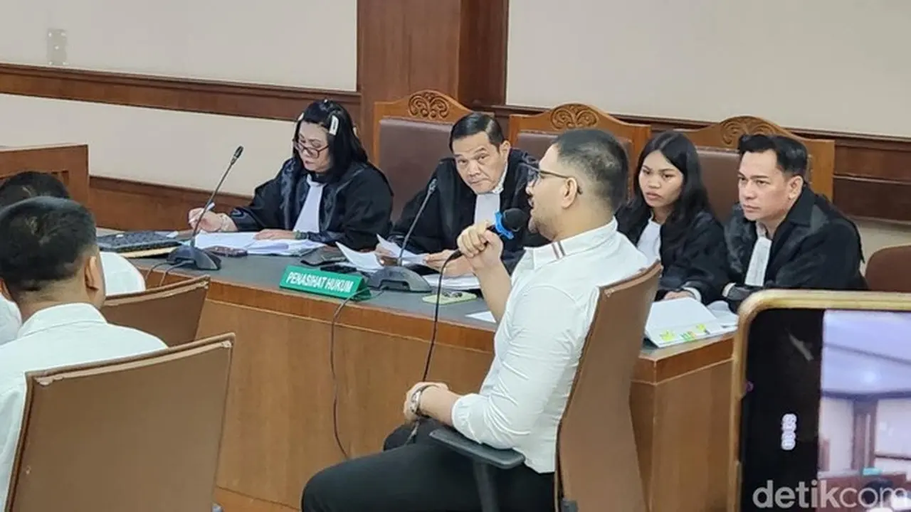 Ammar Zoni Di Sidang Pemeriksaan Terdakwa Kasus Penjualan Narkotika Dalam Rutan Salemba Di Pengadilan Negeri Jakarta Pusat, Kamis (8/1/2026). (foto: Rachma Indira/detikcom)