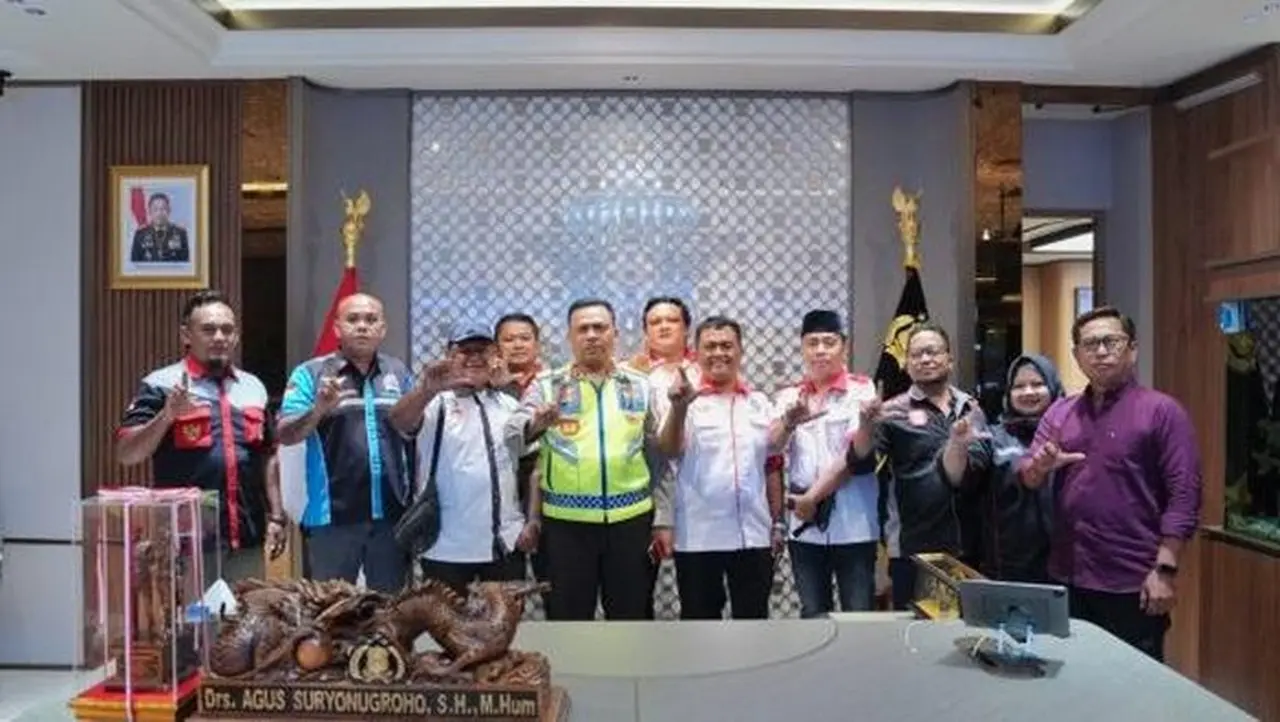 Kakorlantas Polri Irjen Agus Suryonugroho Menerima Kunjungan Perwakilan Asosiasi Pengemudi (foto: Dok. Istimewa)