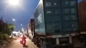 Macet Parah Cakung-Cilincing Malam Ini, Kendaraan Mengular Hingga 6 Kilometer Akibat Volume Ekspor-Impor