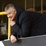 Gary Neville: Manchester United Terjebak Siklus ‘Orang Lama’ dalam Pencarian Pelatih Baru