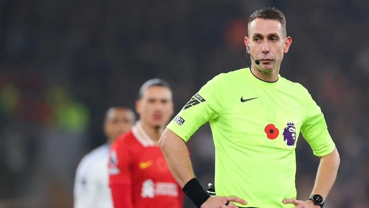Mantan Wasit Premier League David Coote. (foto: Getty Images/james Gill Danehouse)