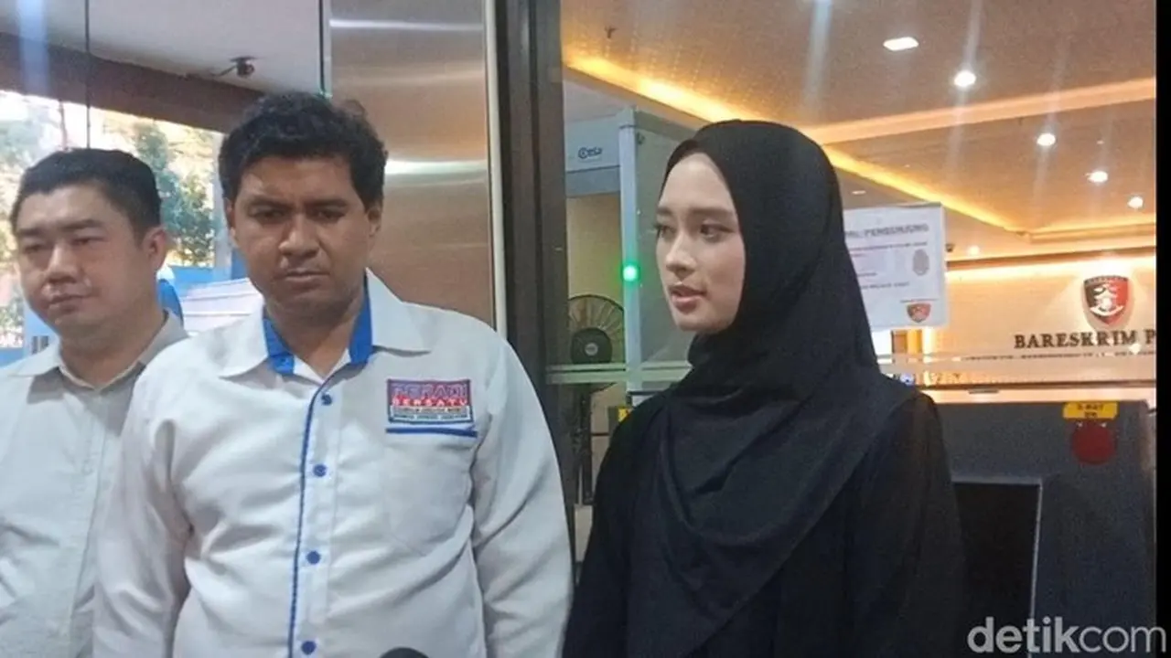 Inara Rusli Di Bareskrim Polri, Jakarta Selatan, Kamis (8/1/2026). Foto: Muhammad Ahsan Nurrijal/detikcom