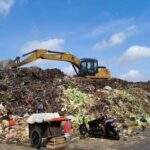 Gunungan Sampah di Pasar Induk Kramat Jati Mulai Diangkut, Warga Keluhkan Bau Menyengat Tahunan