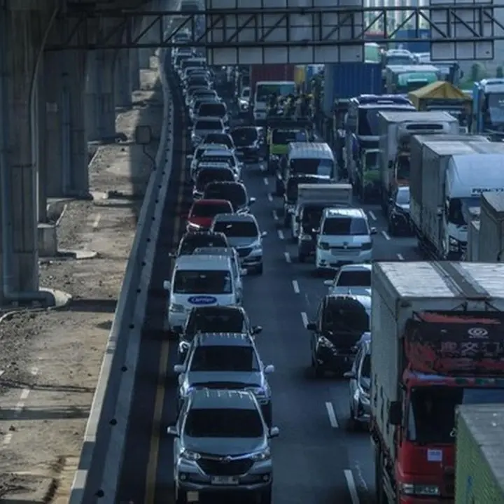 Lalu Lintas Tol Arah Jakarta Pagi Ini Padat, Jasa Marga Laporkan Titik Kepadatan