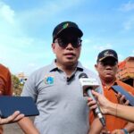 Tumpukan Sampah di Pasar Induk Kramat Jati Menggunung Akibat Armada Pengangkut Berkurang