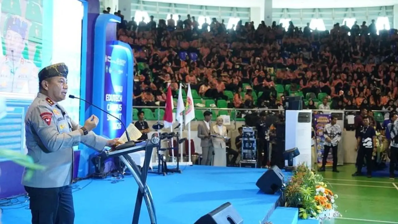 Foto: Kapolda Riau Irjen Pol Herry Heryawan Menjadi Pembicara Di 'riau Edutech Campus Summit 2026'. (dok. Polda Riau)