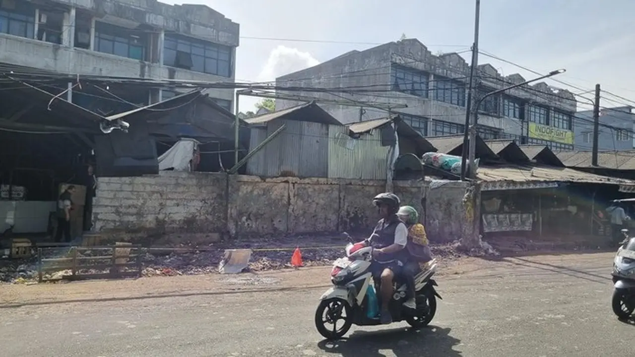 Foto: Tumpukan Sampah Di Dekat Pasar Cimanggis Tangsel Telah Diangkut Tapi Muncul Tumpukan Lain (taufiq/detikcom)