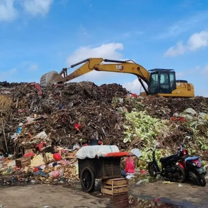 Gubernur DKI Jakarta Minta Pasar Jaya Segera Atasi Tumpukan Sampah di Pasar Kramat Jati