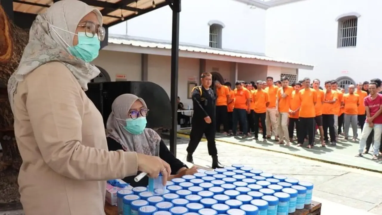 Foto: Para Tahanan Dites Urine (dok.istimewa)