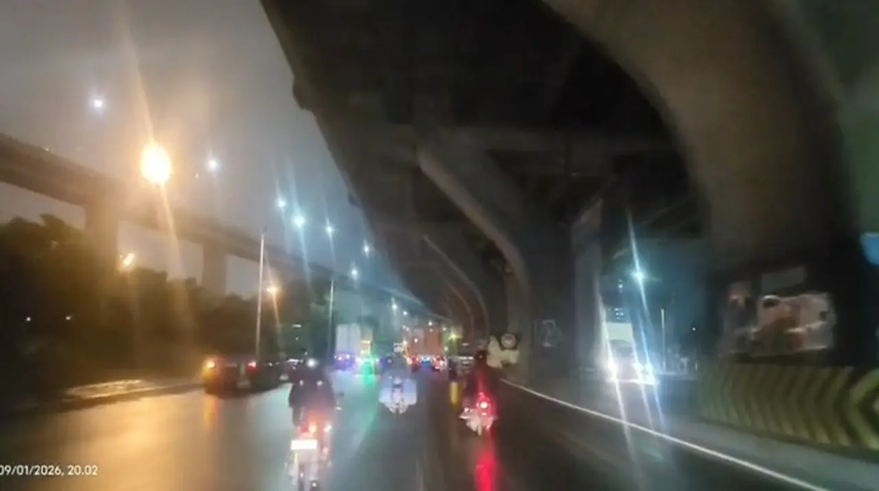 Lalu Lintas Di Perempatan Pos 9, Tanjung Priok, Jakarta Utara, Mulai Terurai, Jumat (9/1/2026), Pukul 20.02 Wib. (dok. Istimewa)