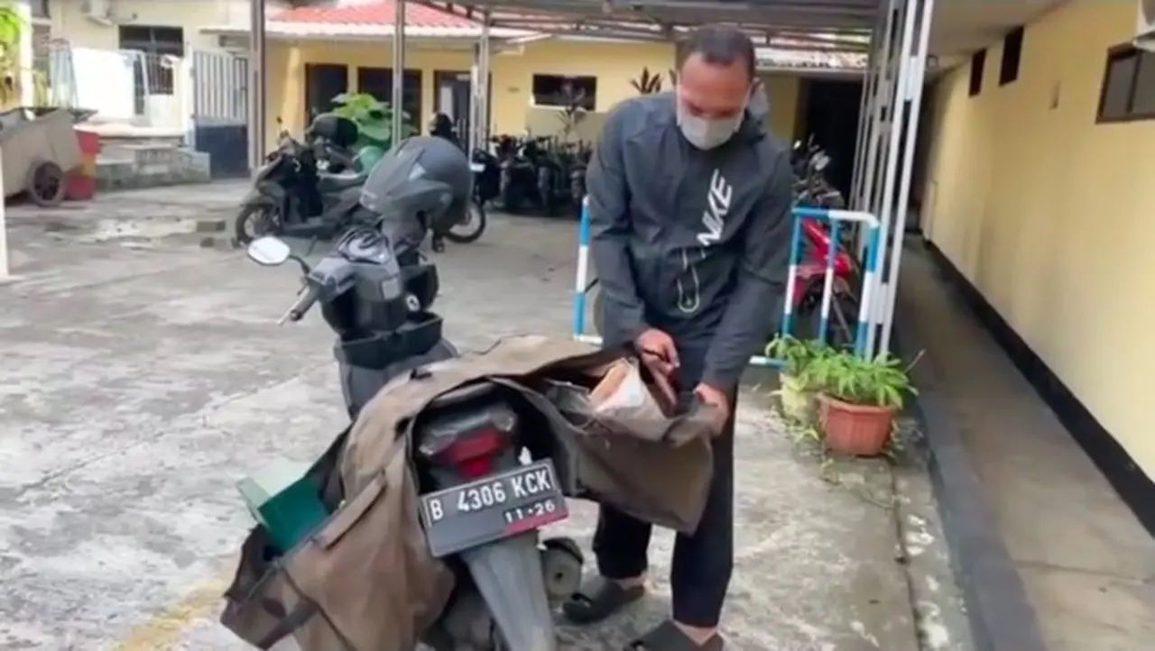 Polsek Cileungsi Kembali Membongkar Kasus Pengoplosan Tabung Gas Lpg. Kapolsek Cileungsi Kompol Edison Terjun Langsung Mengungkap Kasus Itu. (dok. Polsek Cileungsi)